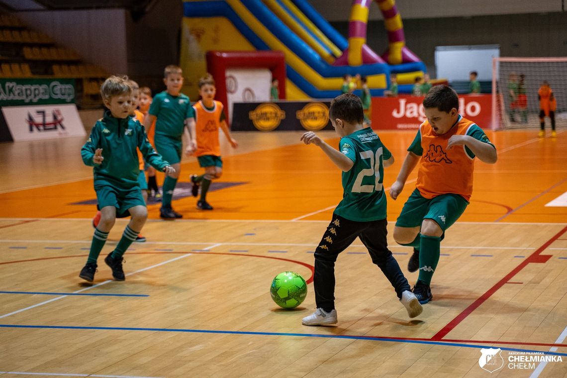 Młodzież pełna piłkarskiej pasji