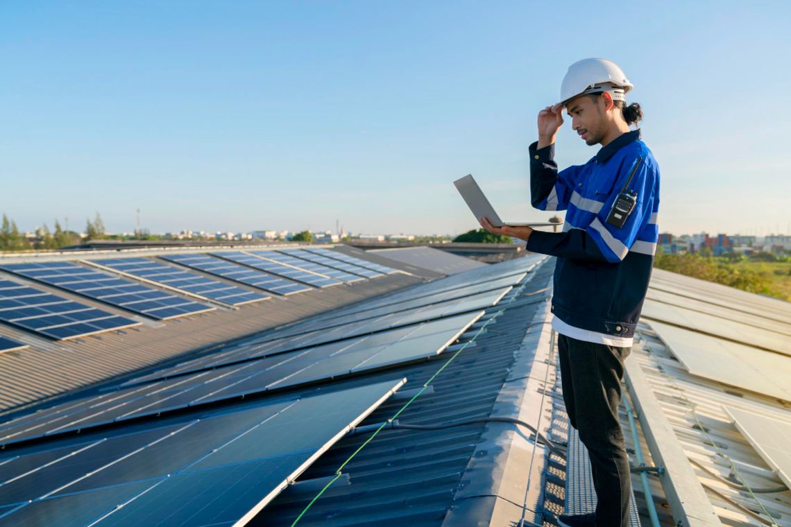 Modernizacja energetyczna w powiecie chełmskim. Samorząd wydłużył termin składania ofert w ważnym postępowaniu Powiat chełmski wydłużył termin składania ofert w przetargu na budowę instalacji odnawialnych źródeł energii w pięciu podległych mu placówkach. Decyzję podjęto po analizie pytań zgłoszonych przez potencjalnych wykonawców, które doprowadziły do wprowadzenia zmian w dokumentacji przetargowej.