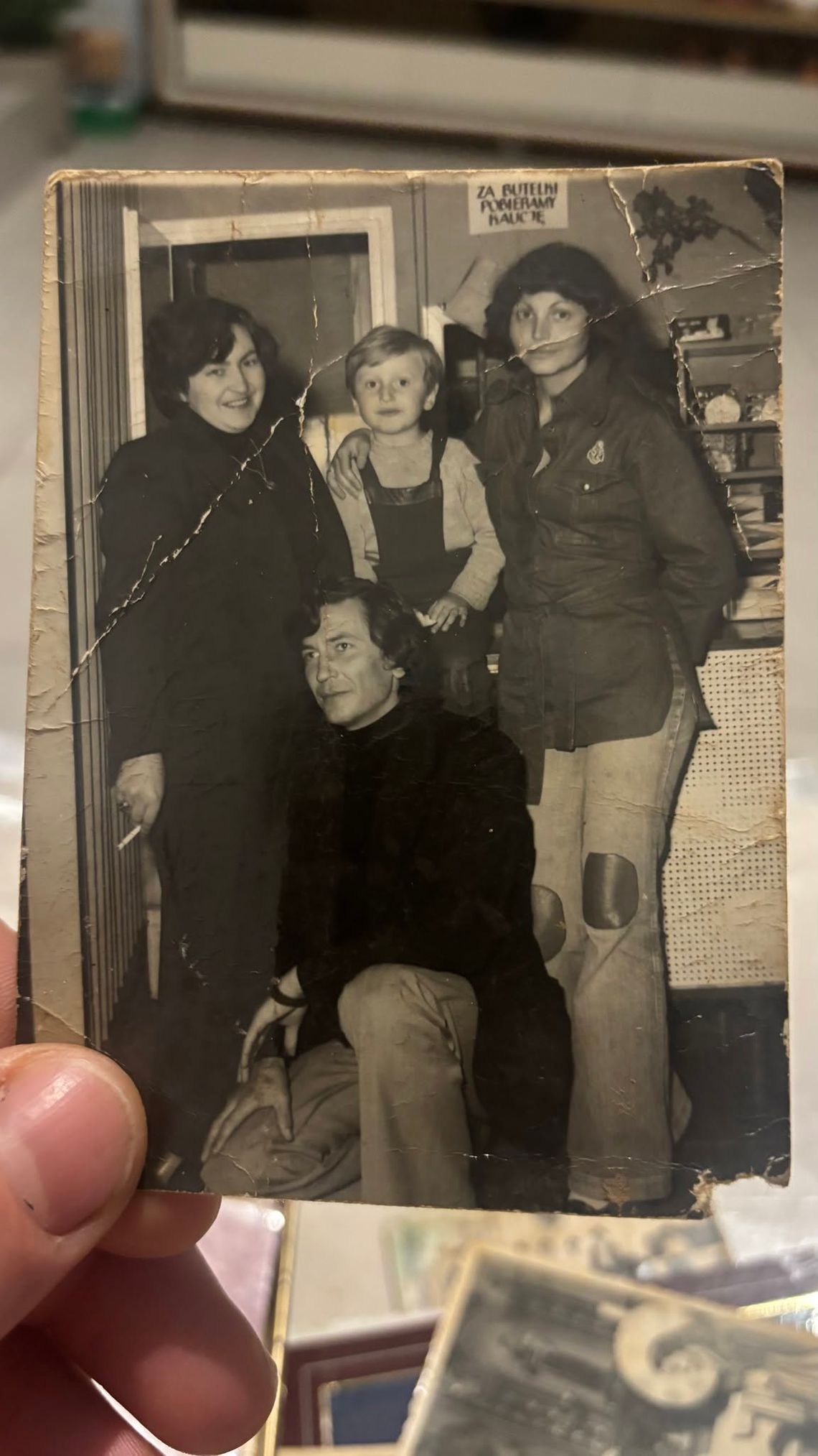 Kilka pożółkłych fotografii, odręczne notatki sprzed kilkudziesięciu lat i ogromna determinacja. To wszystko, czym dysponuje Moises Malek Gossler z Brazylii, który od lat próbuje odnaleźć swoich krewnych w Polsce. Jego rodzinna historia prowadzi przez Dubienkę, Chełm i Zamość.