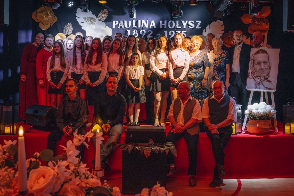 29 października w Szkole Podstawowej im. Władysława Broniewskiego w Strupinie Dużym odbył się wyjątkowy „Koncert ku pamięci Pauliny Hołysz”