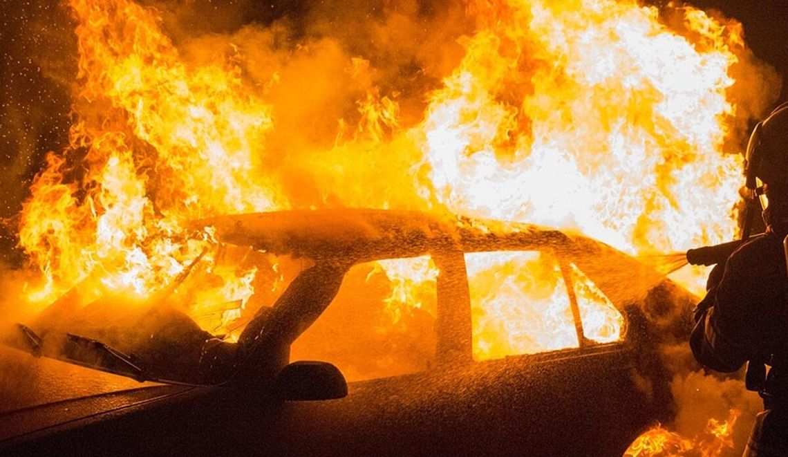 NA SYGNALE. Auto w ogniu. BMW w rowie. Pożar sadzy w kominie