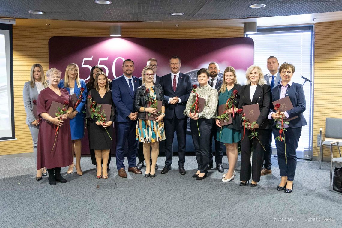 Nauczyciele z Chełma nagrodzeni przez marszałka Nauczyciele z Chełma nagrodzeni przez marszałka