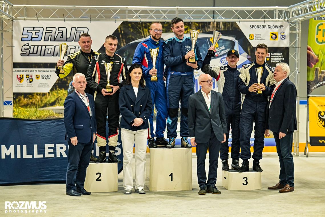 Nie schodzą z podium