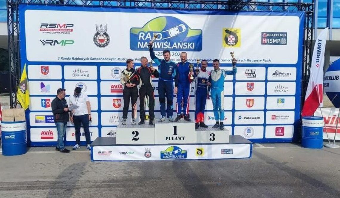 Nie schodzą z podium