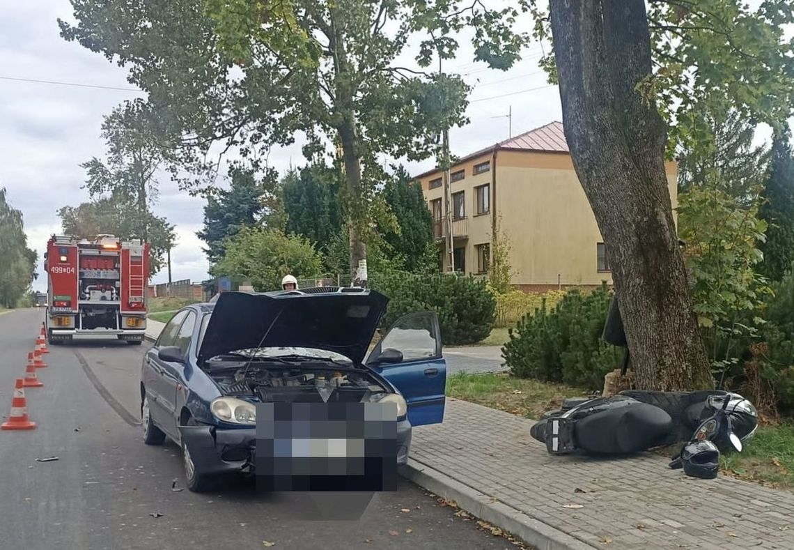 Nie zauważył, że jest wyprzedzany. Motorowerzysta w szpitalu