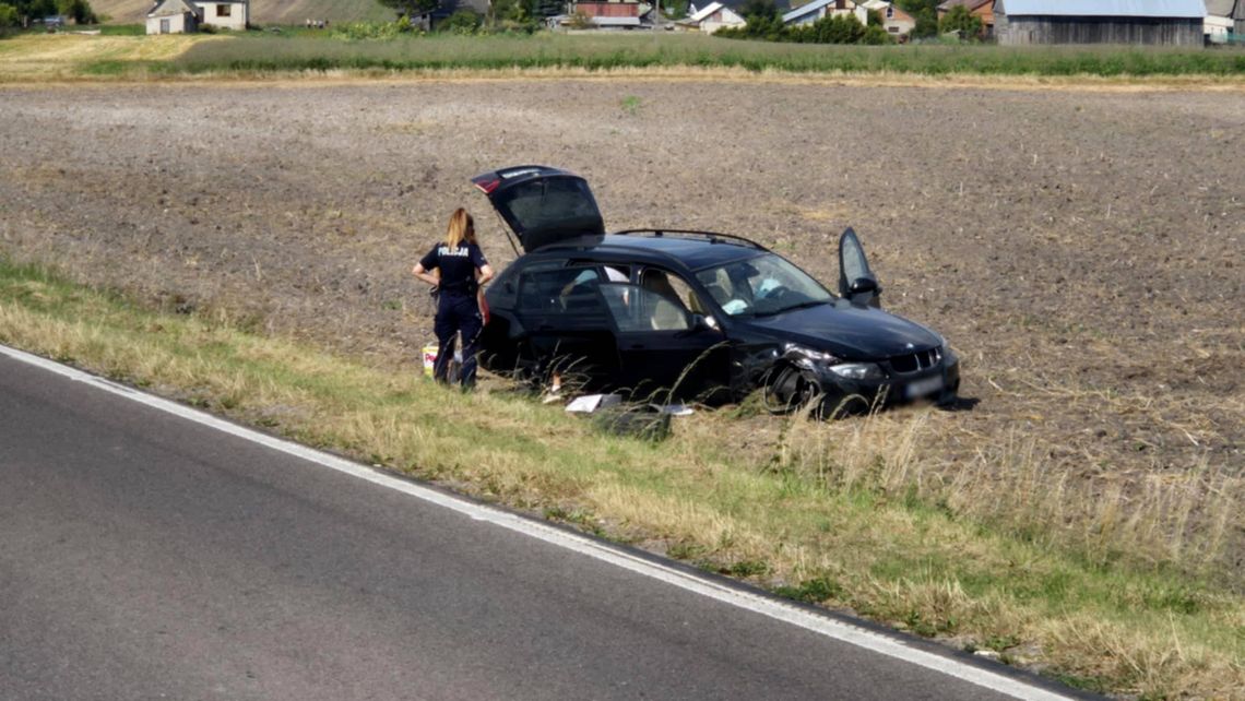 Niebezpieczne manewry na drodze w Rożdżałowie. Zderzenie volvo z BMW Niebezpieczne manewry na drodze w Rożdżałowie. Zderzenie volvo z BMW