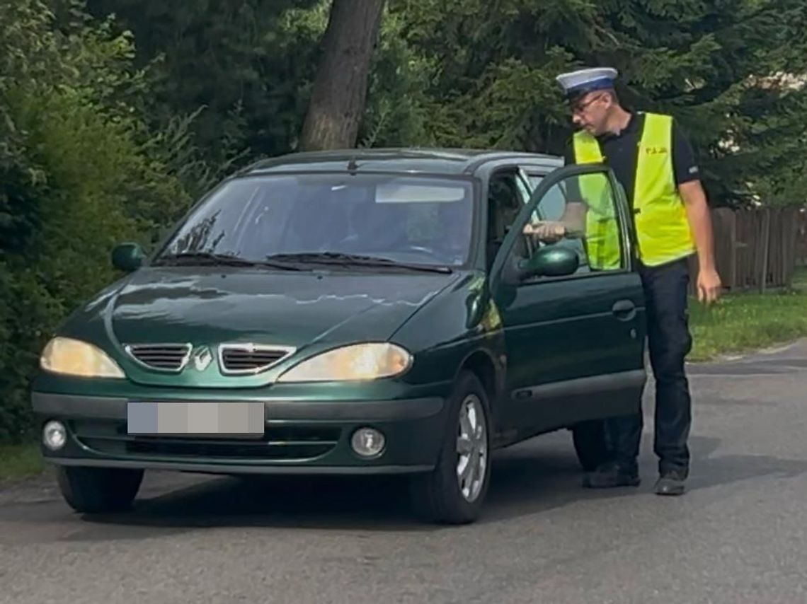 Nietrzeźwi za kierownicą aut, rowerzyści z promilami i łamanie zakazów