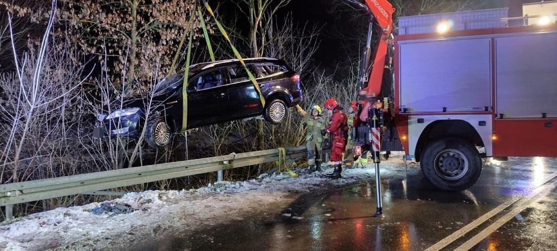 Lubelskie. 53-latek wjechał do rzeki! Uratowano go w ostatniej chwili [ZDJĘCIA]