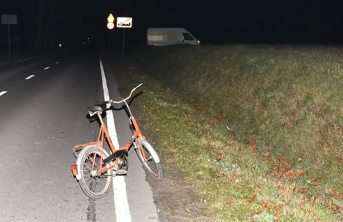 Nietrzeźwy rowerzysta, potrącony przez dostawczego citroena, trafił do szpitala Do poważnego wypadku drogowego doszło w miejscowości Wierzchowiny w powiecie krasnostawskim 31 października.