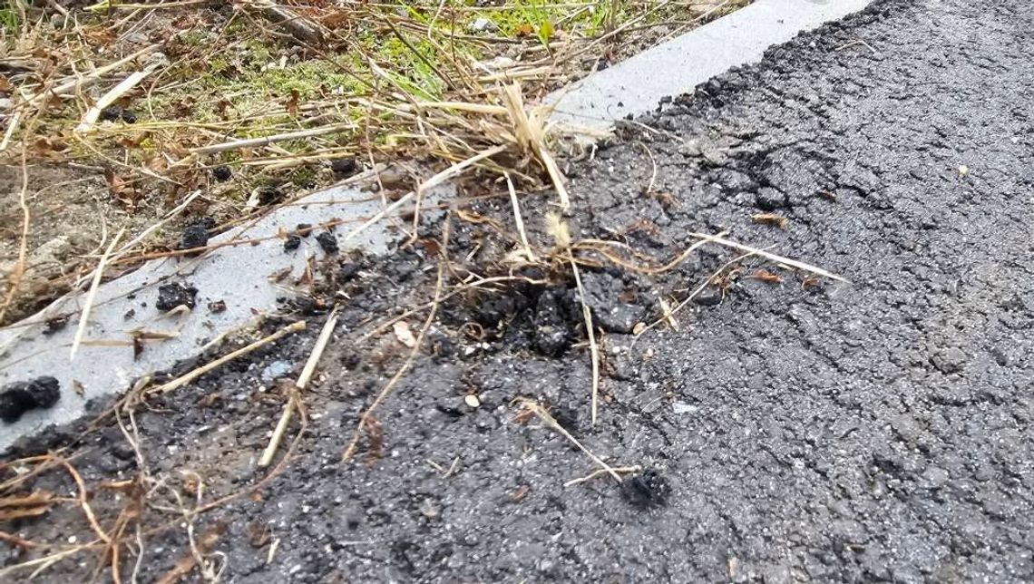 Nowa ścieżka w gminie Sawin już pęka? Mieszkańcy pokazują usterki. Gmina zapowiada interwencję Kilka miesięcy po zakończeniu budowy na nowej ścieżce pieszo-rowerowej w gminie Sawin pojawiły się spękania asfaltu. W niektórych miejscach przez szczeliny przebija się roślinność. Mieszkańcy alarmują i pytają o jakość wykonania inwestycji. Gmina zapowiada sprawdzenie stanu nawierzchni.