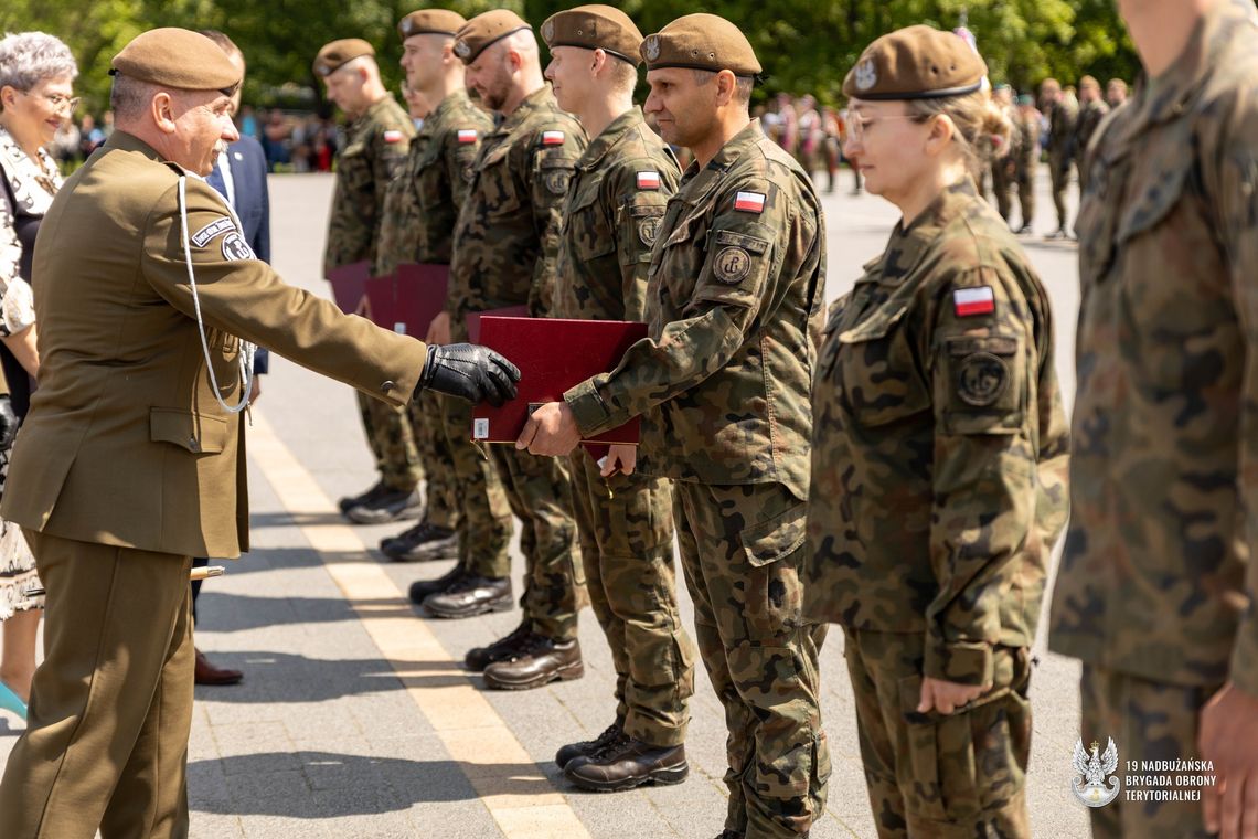 Nowi żołnierze w szeregach 19. Nadbużańskiej Brygady Obrony Terytorialnej – przysięga i jubileusz jednostki [ZDJĘCIA]