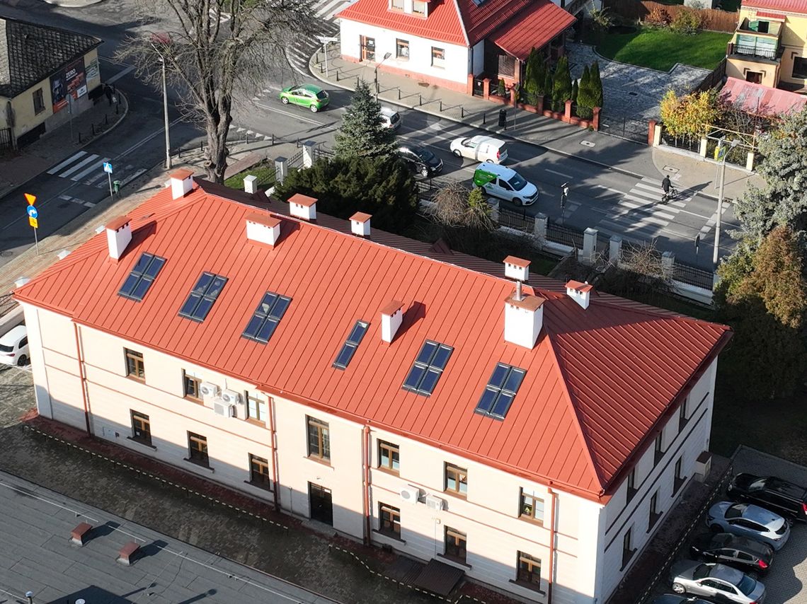 Nowy dach nad Powiatowym Urzędem Pracy w Krasnymstawie Powiatowy Urząd Pracy w Krasnymstawie przeszedł gruntowny remont.