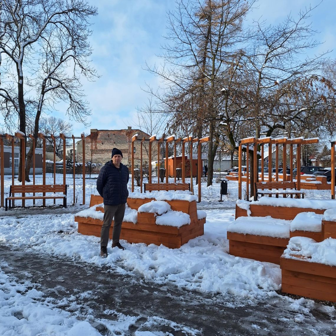 Jeden projekt, setki głosów i całkowita zmiana charakteru miejsca. Nowy parklet przy Sienkiewicza i Kolejowej ma być symbolem tego, jak mieszkańcy mogą realnie wpływać na wygląd swojego miasta.
