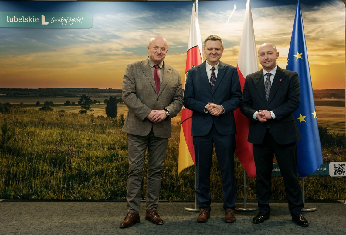 Nowym prezesem spółki Lubelskie Koleje został Krzysztof Golubiewski – menedżer z doświadczeniem w PKP SA i sektorze finansowym. Spółka ma najpierw zarządzać taborem, a po 2030 roku przygotować się do roli regionalnego przewoźnika.