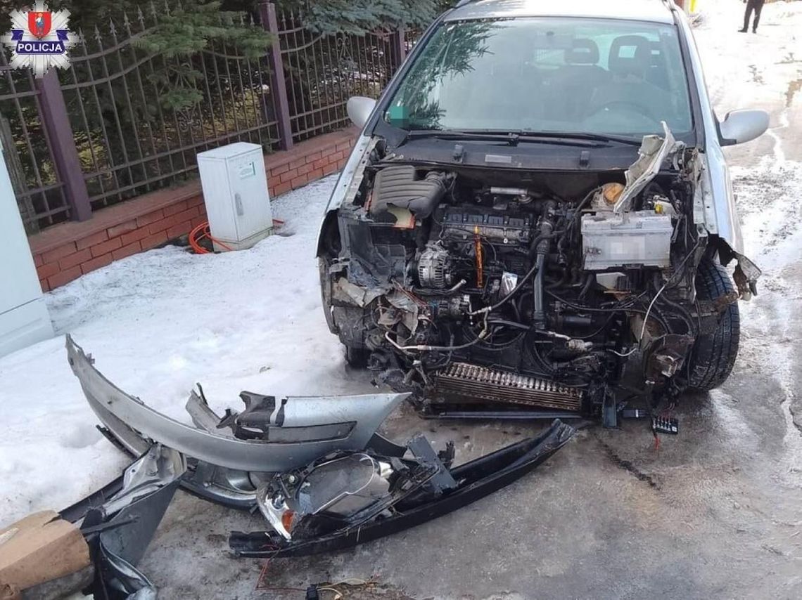 O krok od tragedii. Ford wjechał wprost pod pociąg do Hrubieszowa