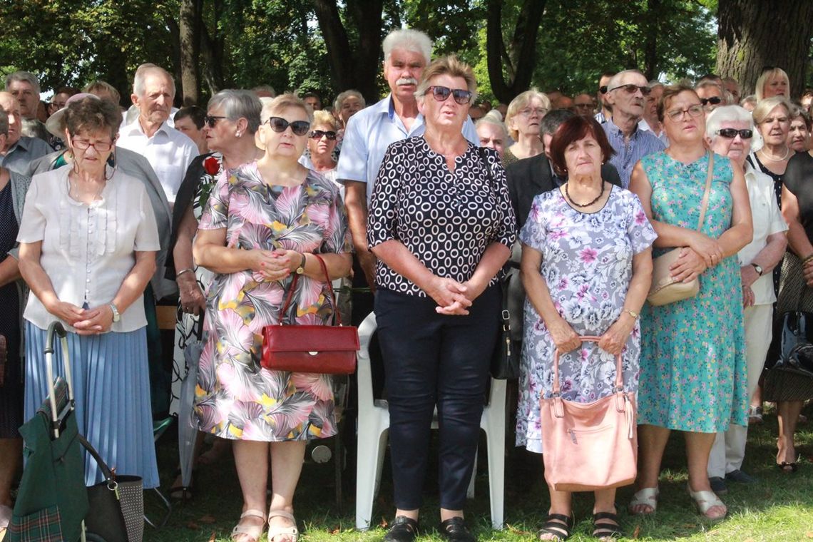 uczestnicy mszy pontyfikalnej w chełmie