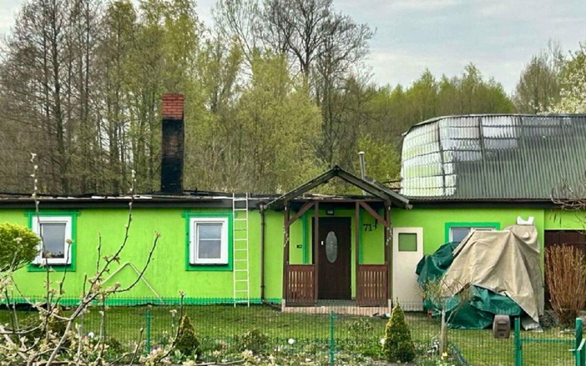 W ułamku sekundy życie pani Krystyny i jej córki Uli zmieniło się w dramatyczną walkę o przetrwanie. 24 kwietnia pożar strawił ich dom, który był dla nich nie tylko budynkiem, ale przede wszystkim centrum rodzinnego życia. Dziś, zamiast doświadczać spokojnej codzienności, walczą.