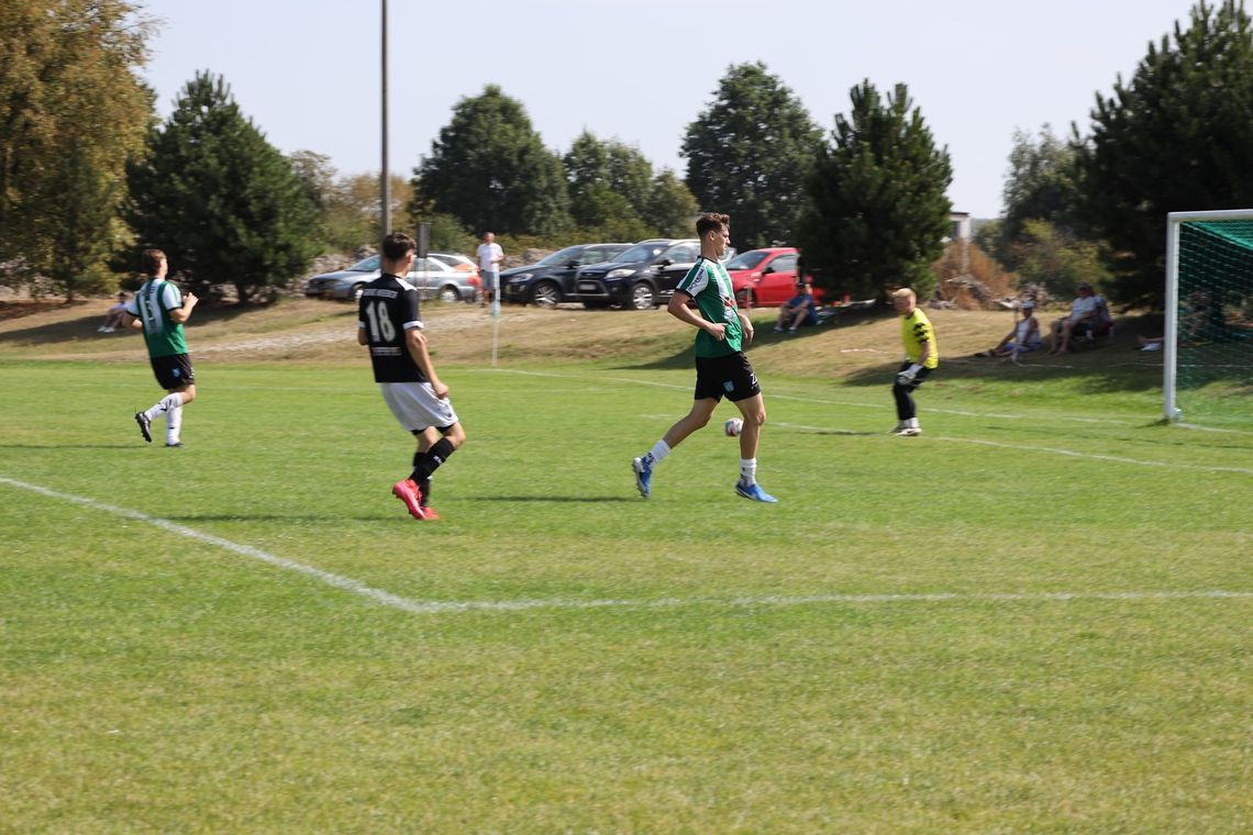 Astra Leśniowice nie oddaje fotela lidera