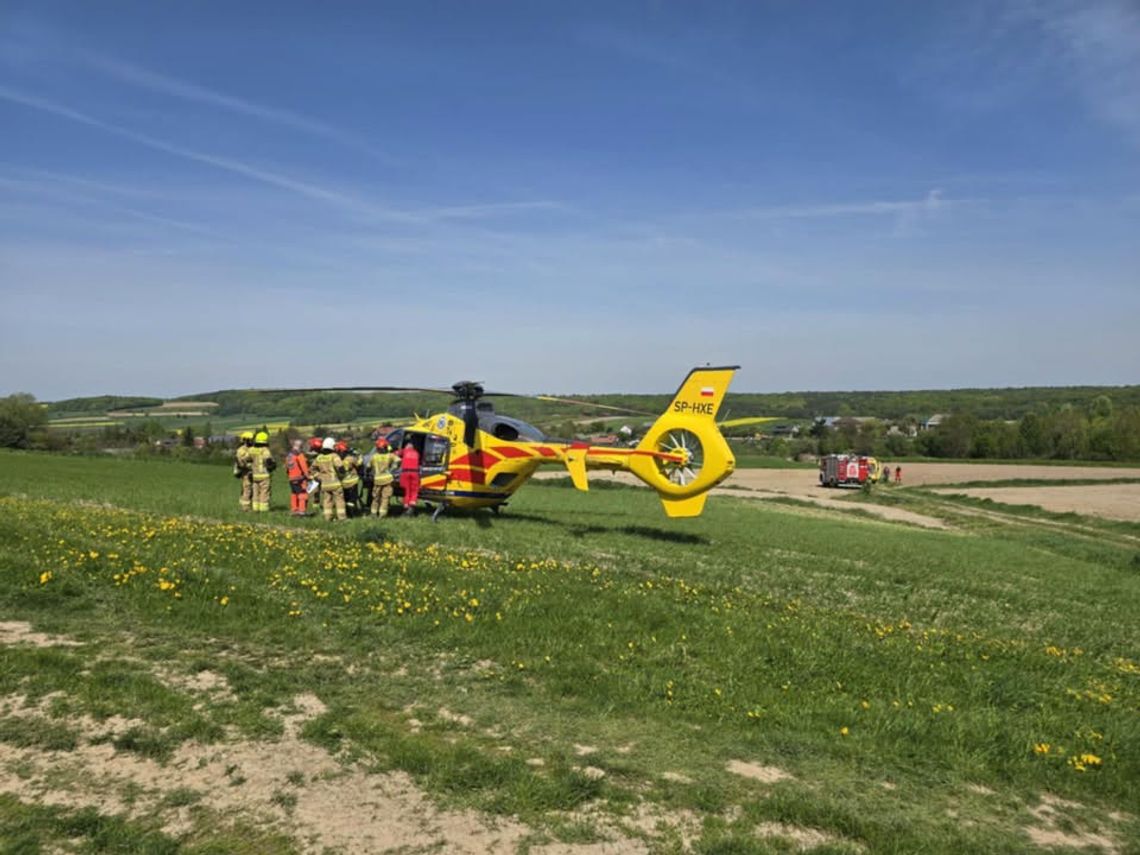 Ośmiolatek wpadł pod ruszający traktor. Na miejsce wezwano śmigłowiec LPR Ośmiolatek wpadł pod ruszający traktor. Na miejsce wezwano śmigłowiec LPR