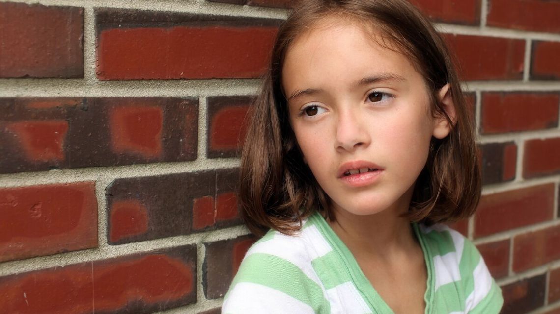 MOPS co miesiąc żąda od 8-latki 2 tys. zł. To opłata za pobyt w DPS dziadka, którego nigdy nie poznała