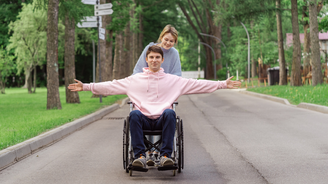 Osobisty asystent. Nareszcie. Niepełnosprawni czekają na to od lat