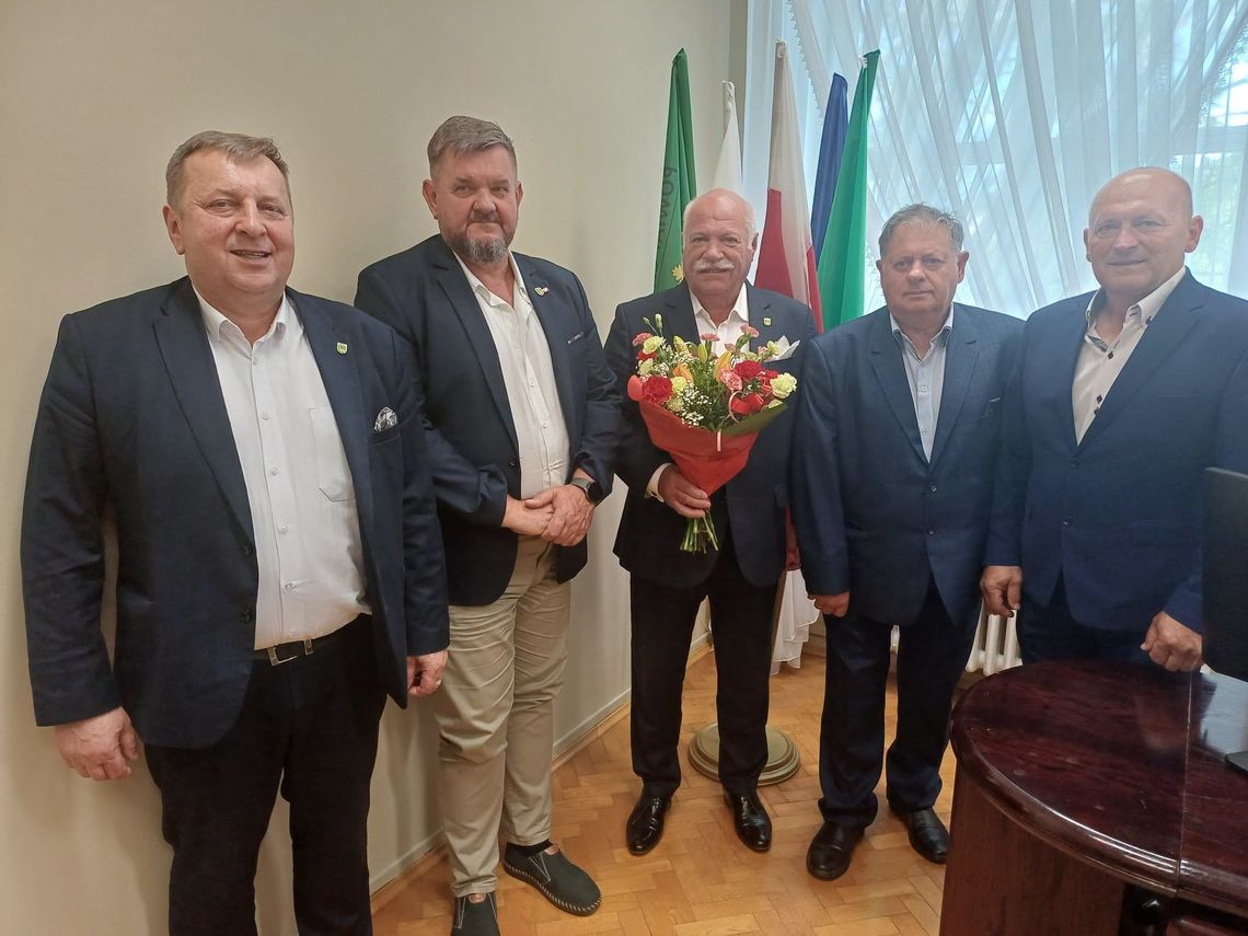 Oświadczenia majątkowe władz powiatu chełmskiego. Wyższe dochody, nowe inwestycje i zmiany w majątku oświadczenia majątkowe zarządu powiatu chełmskiego 2006