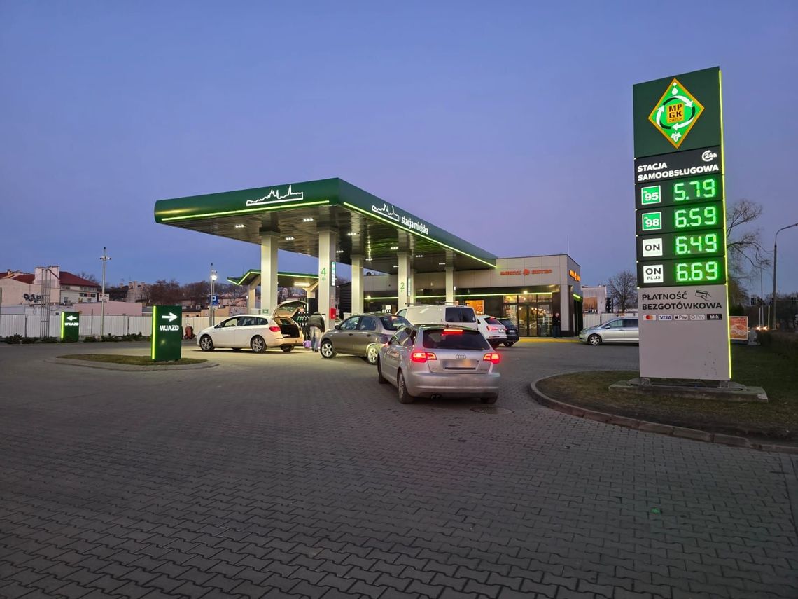 Paliwa drożeją przez konflikt na Bliskim Wschodzie. W Chełmie ruch na miejskiej stacji prawie dwa razy większy