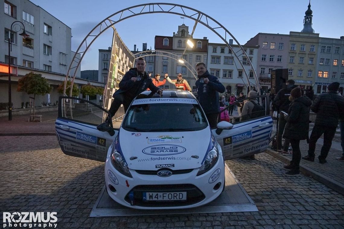 Paweł Hurko na podium w ostatnim wyścigu Tarmac Masters