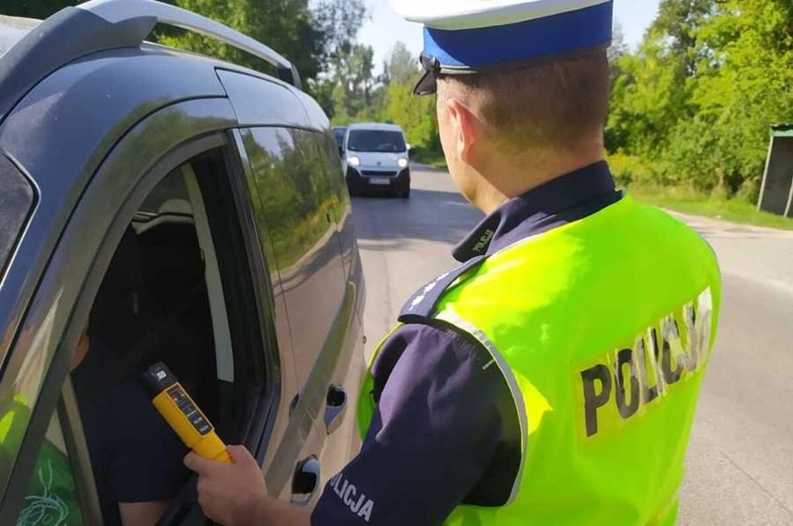 Pijana kierująca zatrzymana dzięki czujności mieszkańca. Dużo wydmuchała... Pijana kierująca zatrzymana dzięki czujności mieszkańca. Dużo wydmuchała...