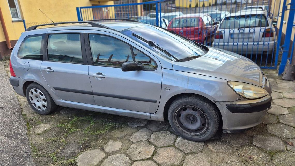 SZOK! Pijany uczył jeździć autem nietrzeźwą partnerkę