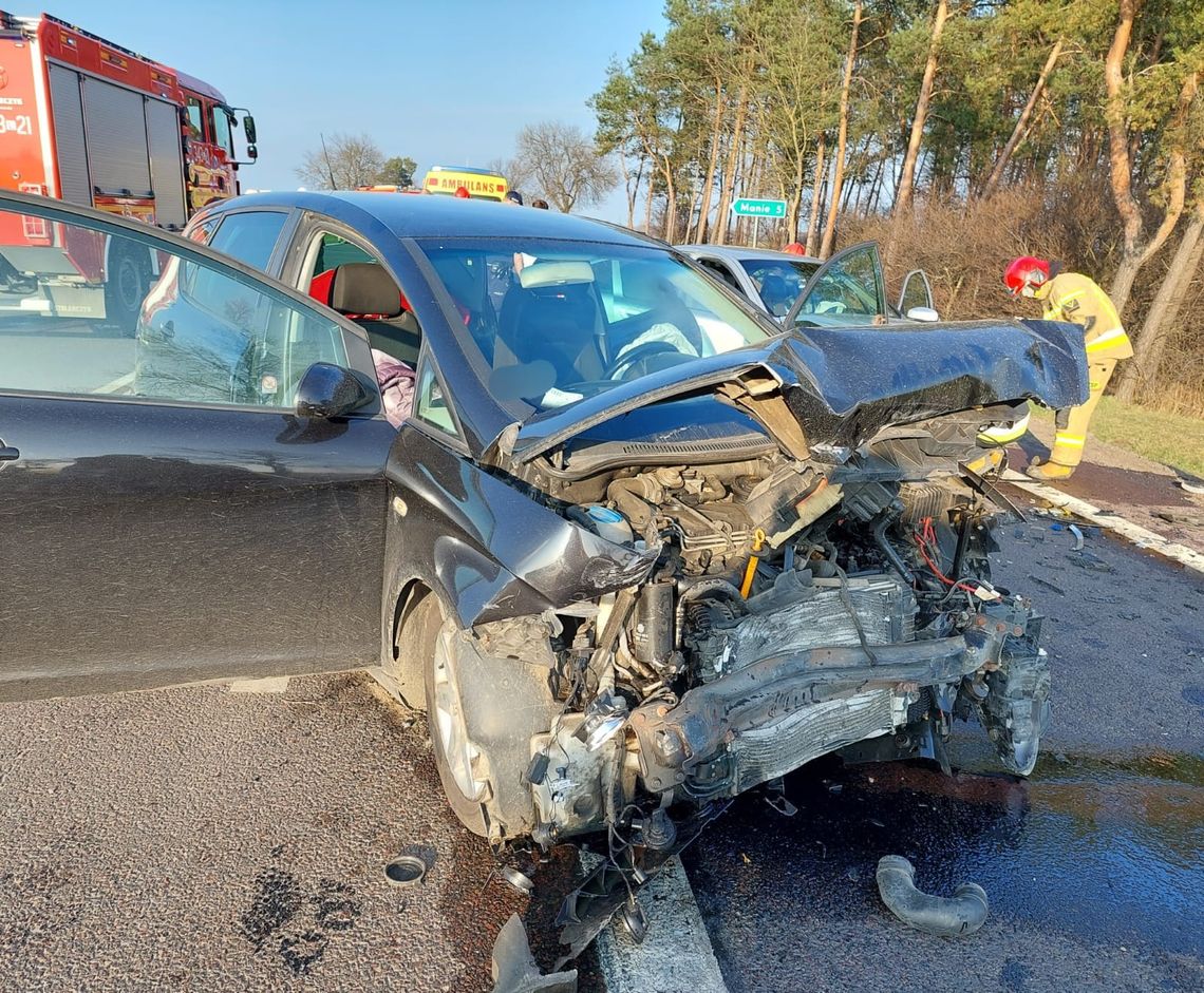 [PILNE] Zderzenie aut na DK-2. Ruch odbywa się wahadłowo