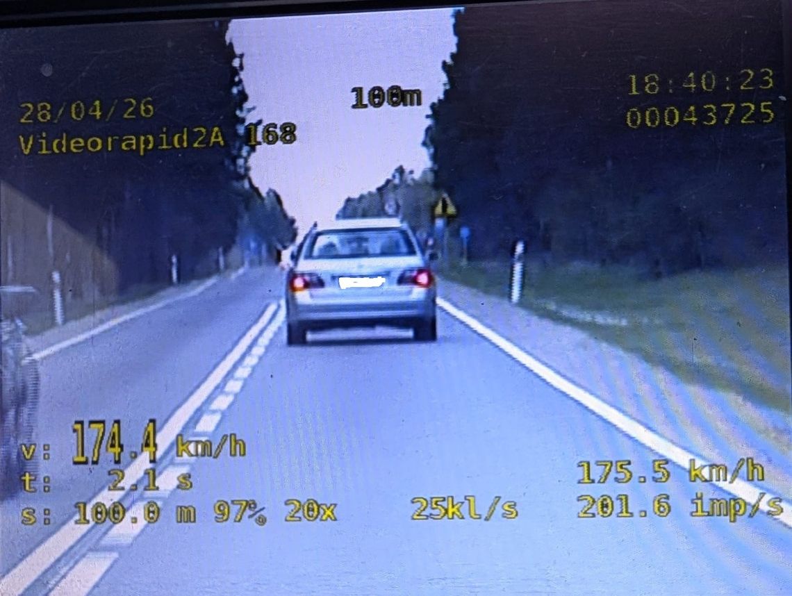 Pirat drogowy w spódnicy: 174 km/h na liczniku w Okunince. Horrendalny mandat i strata prawa jazdy