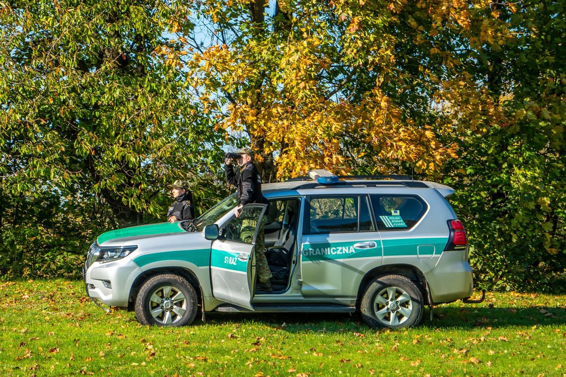 Płynęli przez Bug na pontonie. Zatrzymano 8 Afgańczyków