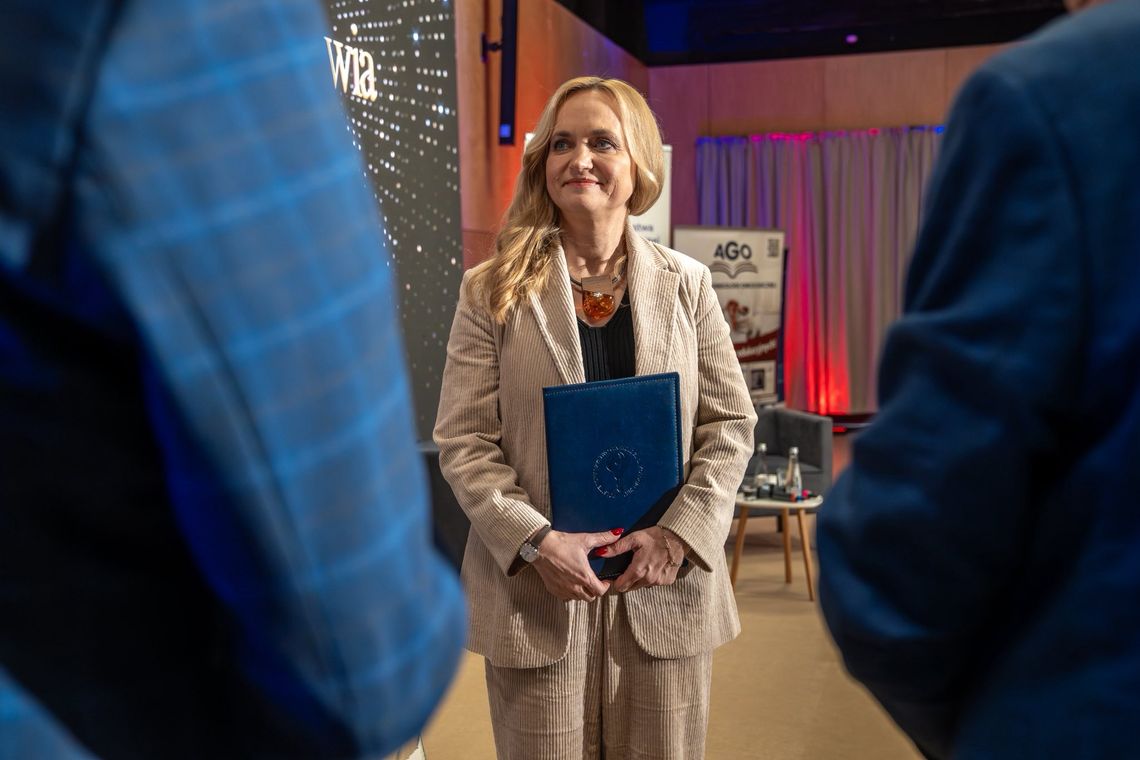 Polacy chłodno o minister zdrowia. Brakuje jej politycznego zaplecza