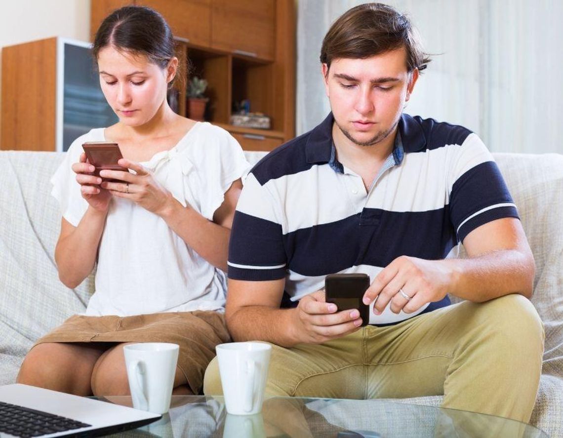 Polacy po pracy nadal są online. To już ich codzienność