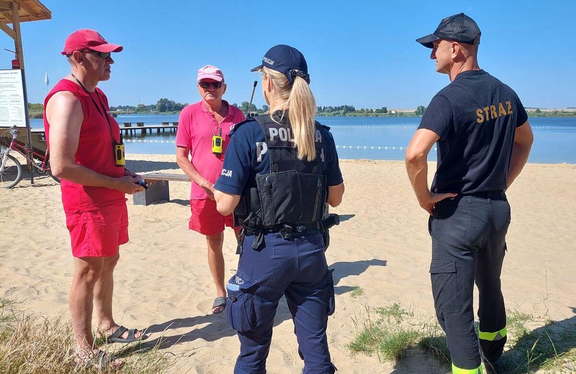 Policja i strażacy czuwają nad bezpieczeństwem nad wodą