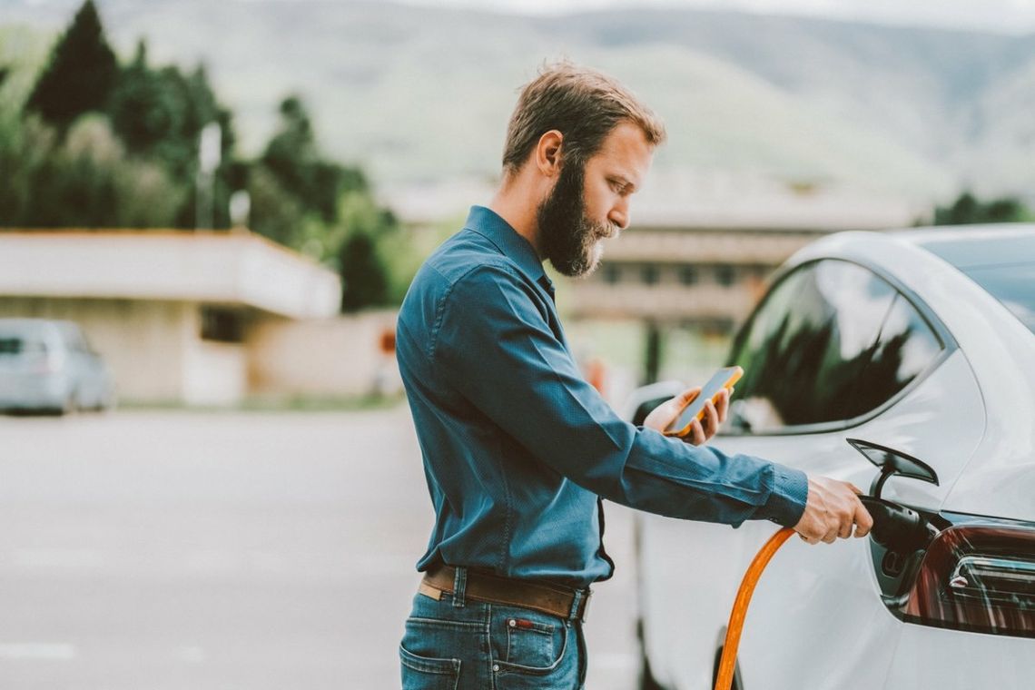 Polska ma stać ładowarkami do elektryków. Na razie jest z tym marnie