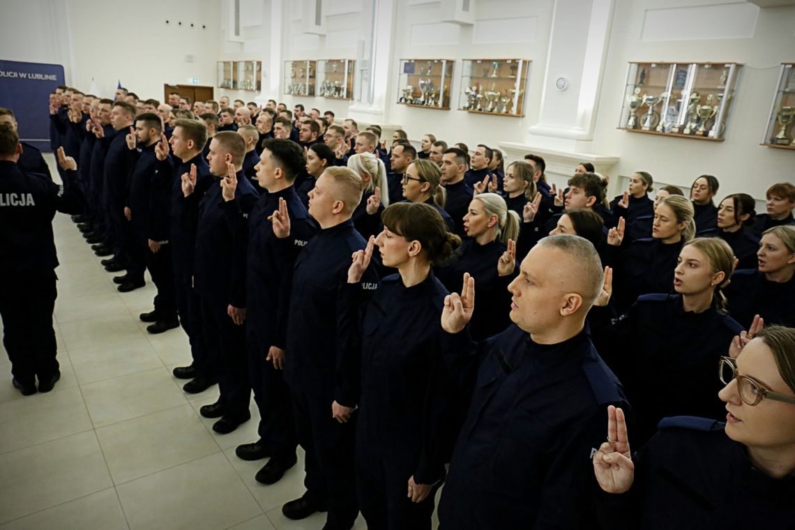 Ponad 100 nowych funkcjonariuszy w szeregach lubelskiej policji [GALERIA ZDJĘĆ]