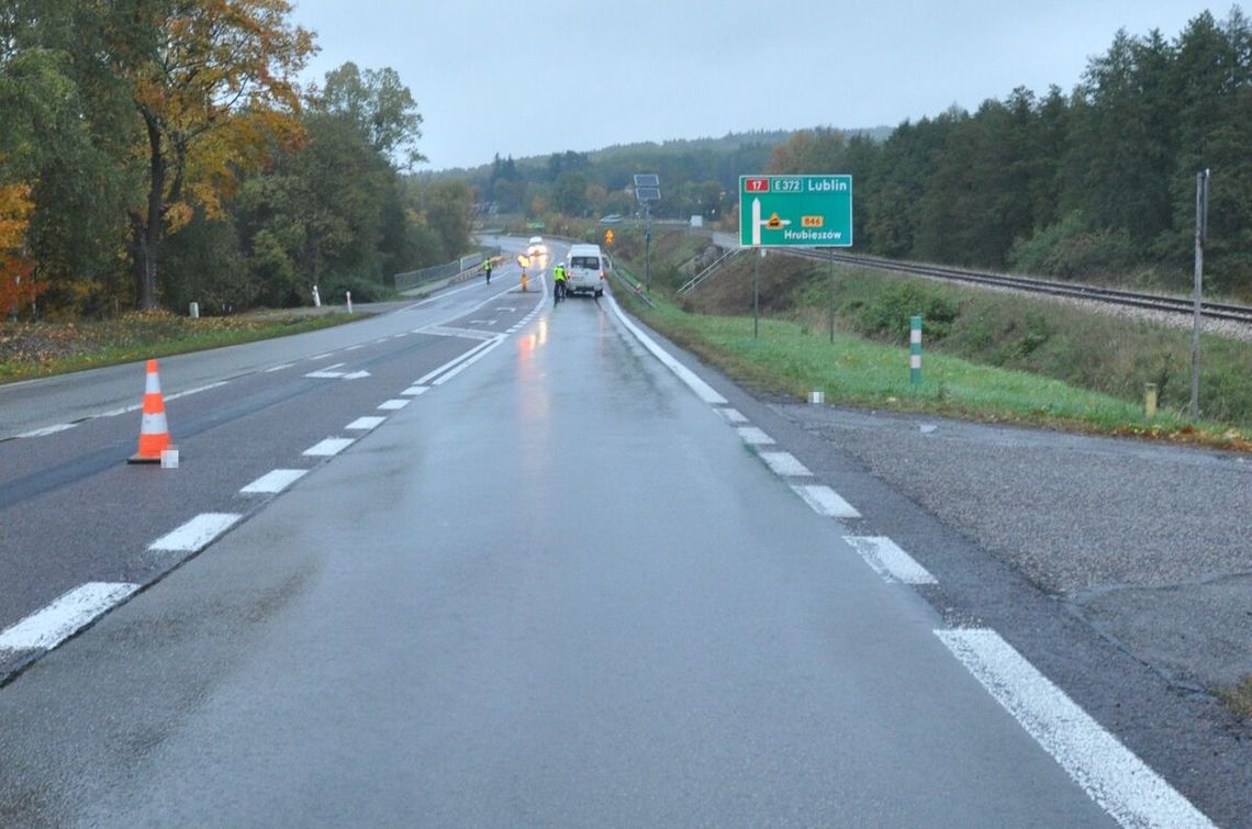 Potrącenie pieszej na DK17 w Tuligłowach. 76-latka trafiła do szpitala Potrącenie pieszej na DK17 w Tuligłowach. 76-latka trafiła do szpitala