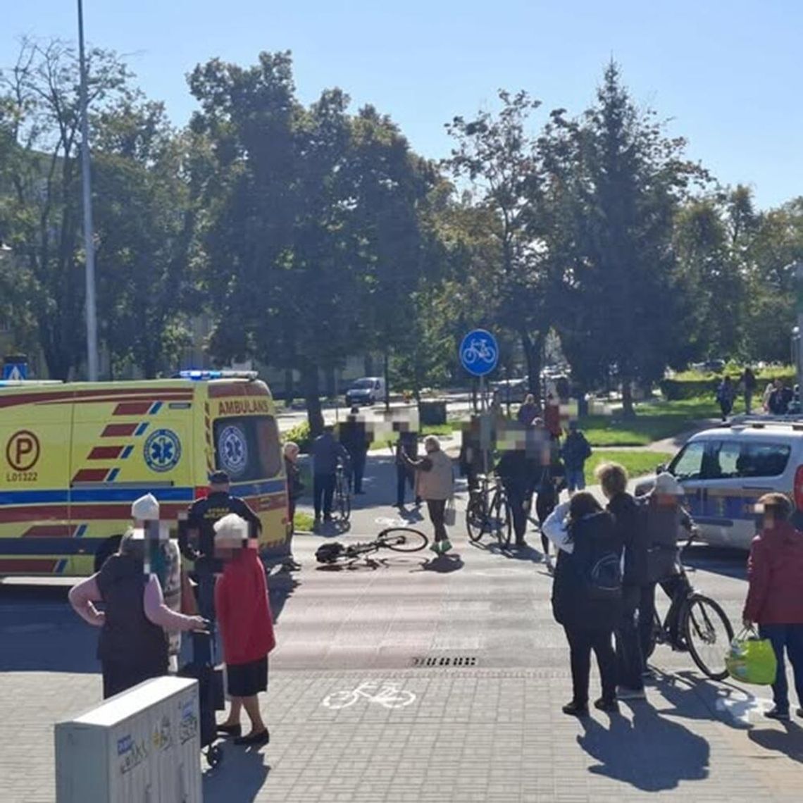 Potrącenie rowerzysty w Chełmie. Kierowca porzucił auto i uciekł. Szuka go policja