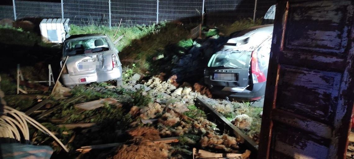 Wjechał w czyjś garaż i „przestawił” zaparkowane w nim auto