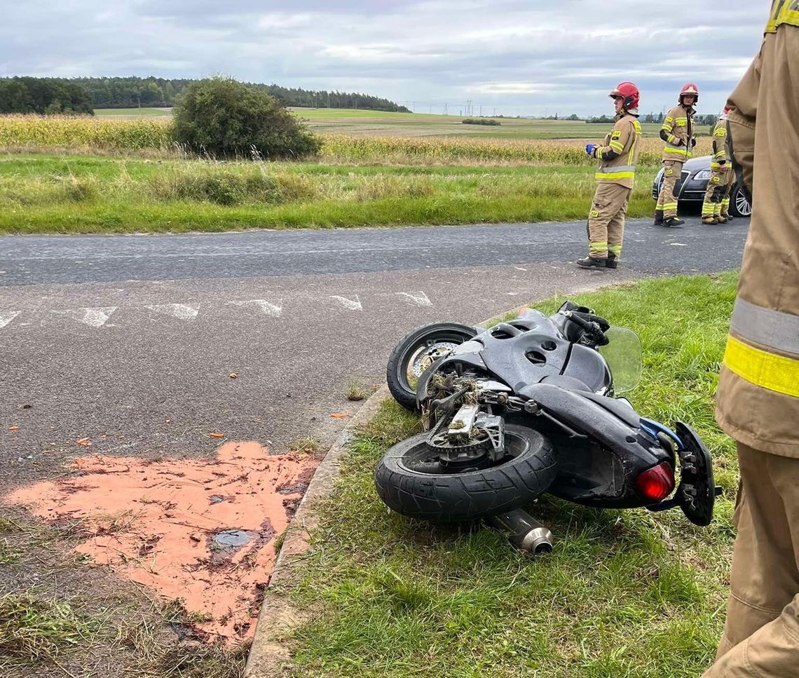 Pow. chełmski. Przewrócony motocykl bez kierowcy i pożar letniej kuchni