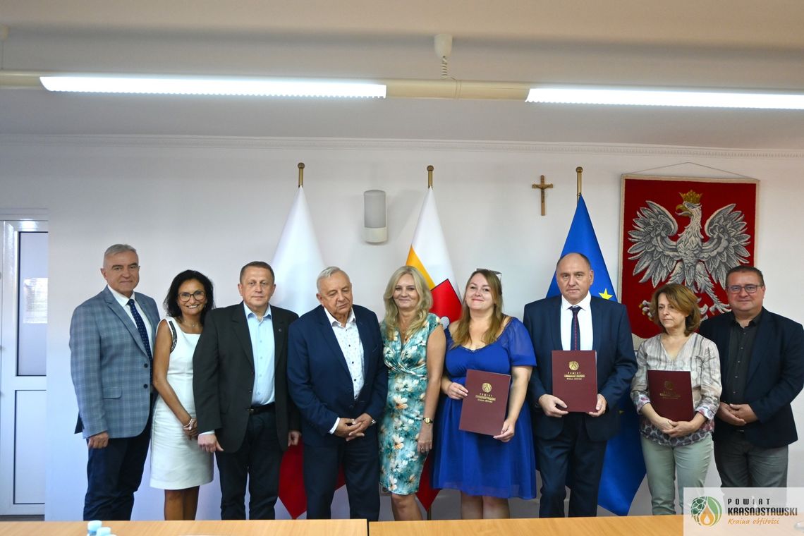 Pow. krasnostawski. Kolejni pedagodzy otrzymali akty mianowania