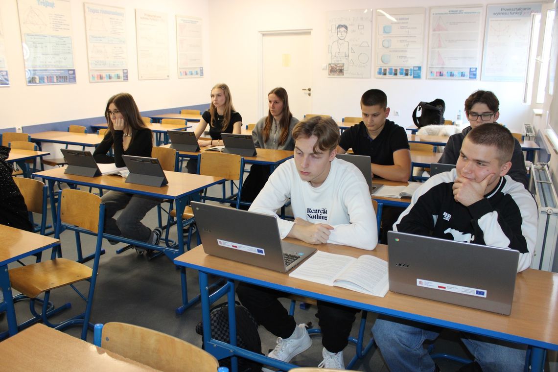 Pow. krasnostawski. Nowe technologie na szkolnych ławkach