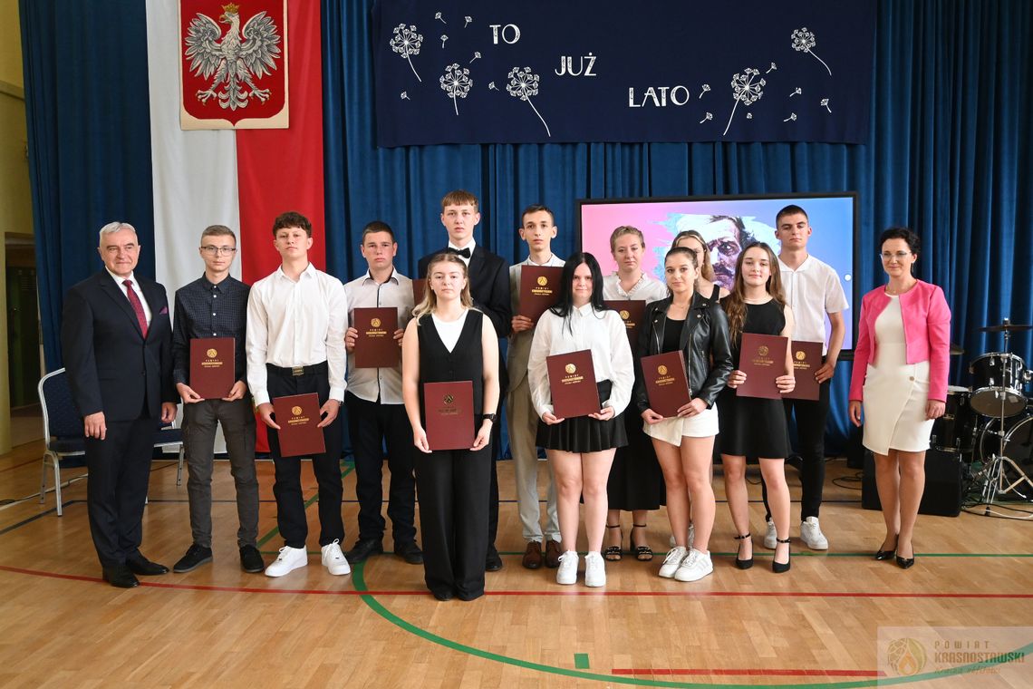 Pow. krasnostawski. Stypendia starosty wręczone