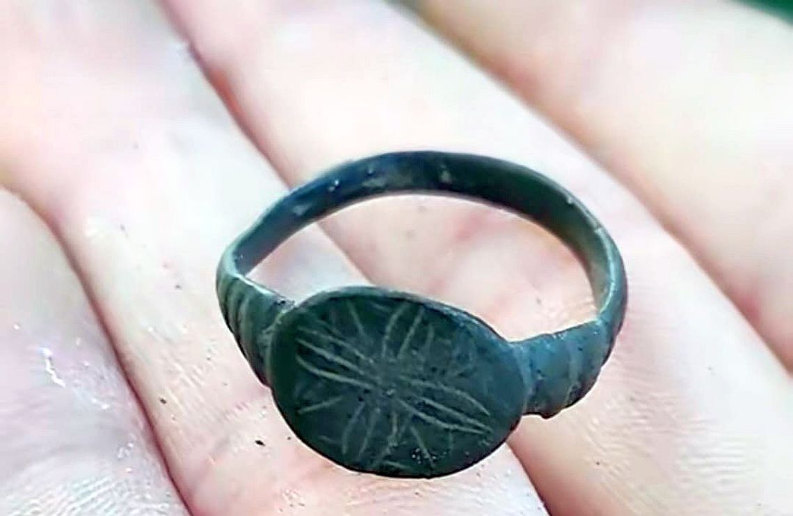 Pow. krasnostawski. Znaleźli pierścień ze średniowiecza!
