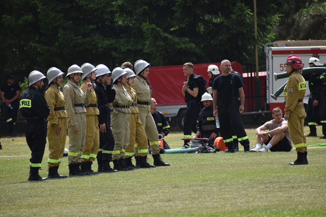 zdjecie drużyny osp sobibór z zawodów strażackich