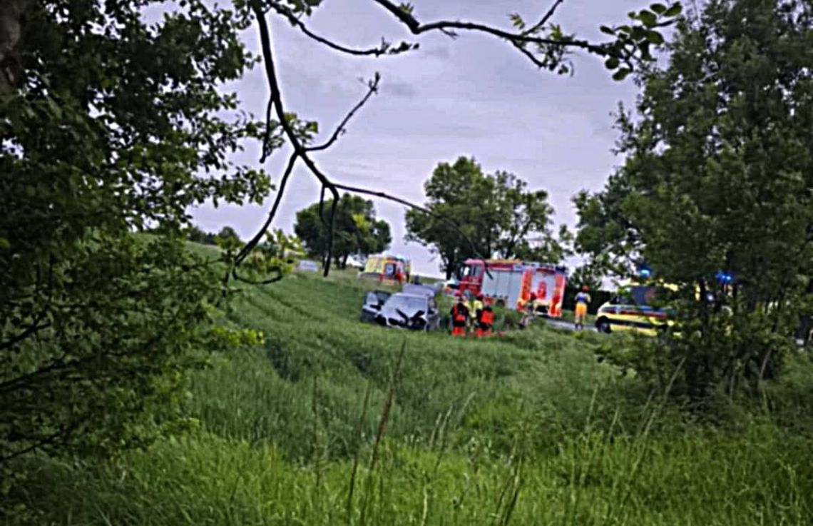 Poważny wypadek w Depułtyczach Królewskich. Cztery osoby poszkodowane, wezwano LPR