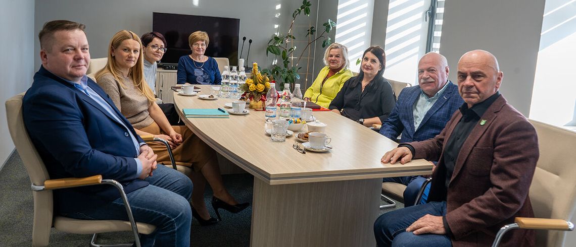 To, w jakim stopniu obie jednostki samorządowe zaangażują się w zaplanowane na najbliższe miesiące wspólne zadania inwestycyjne, ustalono w czasie niedawnego spotkania. Konsultacje odbyły się w Urzędzie Gminy Chełm.