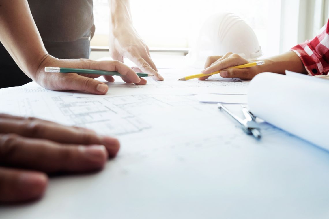 O kolejnych pracach związanych z przygotowaniem gruntu pod przebudowę drogi powiatowej, która łączy gminę Rejowiec Fabryczny z gminą Rejowiec mówił w czasie ostatniej sesji wójt Zdzisław Krupa. Co na temat tej oczekiwanej, ale niezwykle wymagającej inwestycji wiemy obecnie?